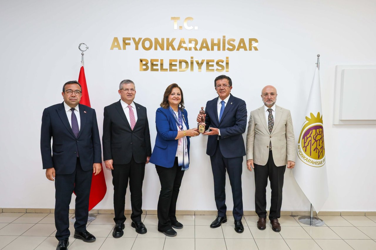 AK Parti Genel Başkan Yardımcısı Nihat Zeybekci’den Başkan Burcu Köksal’a Ziyaret