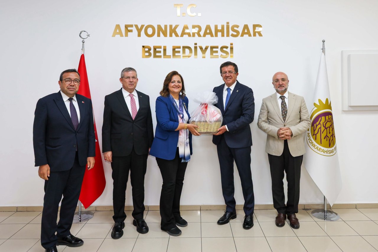 AK Parti Genel Başkan Yardımcısı Nihat Zeybekci’den Başkan Burcu Köksal’a Ziyaret