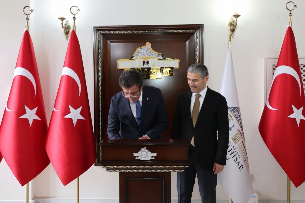 AK Parti Genel Başkan Yardımcısı Nihat Zeybekci’den Vali Aktaş’a Ziyaret