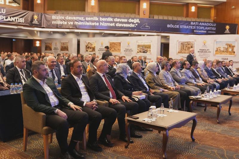 AK Parti Teşkilatı Batı Anadolu Bölge Strateji Toplantısı’na Katıldı