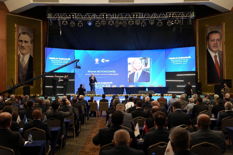 AK Parti Teşkilatı Batı Anadolu Bölge Strateji Toplantısı’na Katıldı