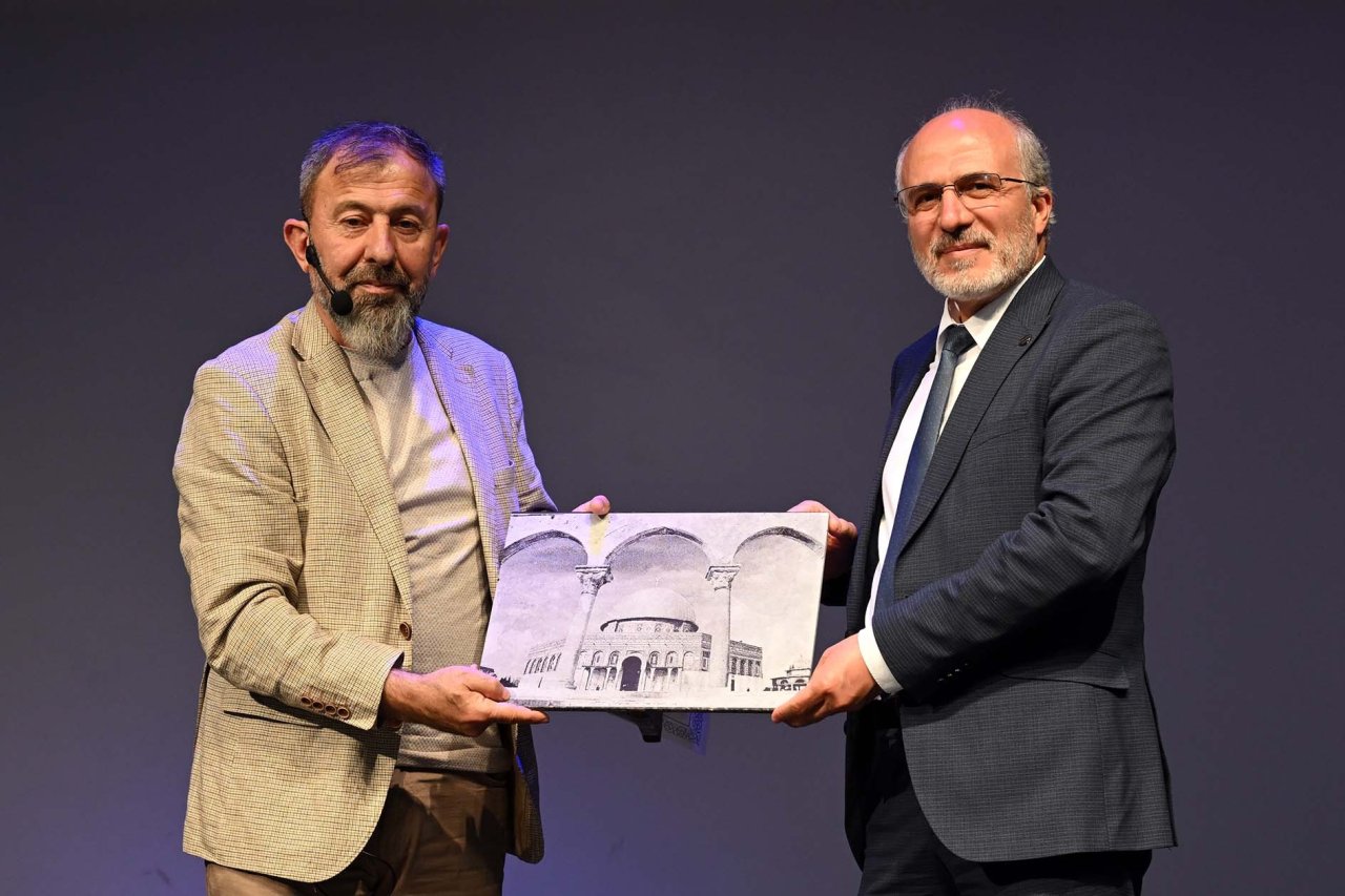 AKÜ’de Posthüman Gelecek ve Yapay Zekâ Tartışıldı