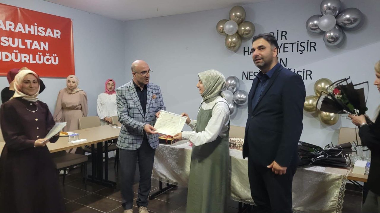 Bacım Sultan KYK Yurdu’nda Kur’an-ı Kerim ve Hafızlık Kursu Coşkuyla Tamamlandı