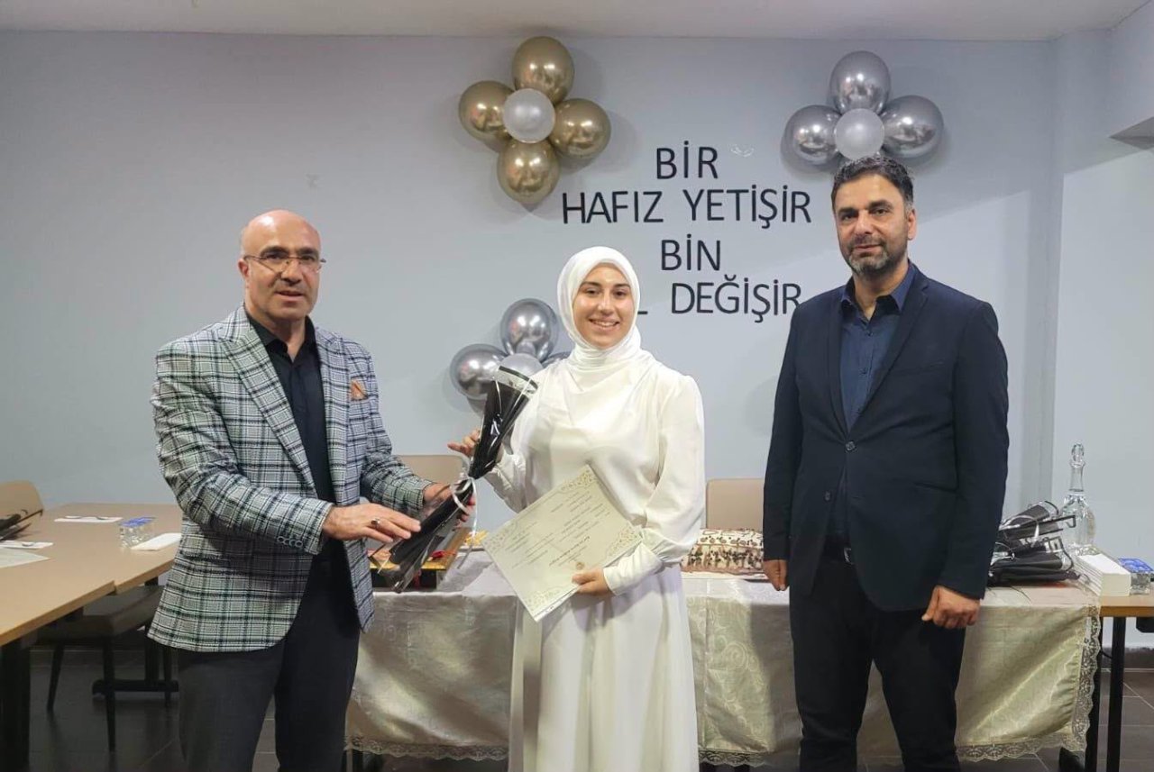 Bacım Sultan KYK Yurdu’nda Kur’an-ı Kerim ve Hafızlık Kursu Coşkuyla Tamamlandı