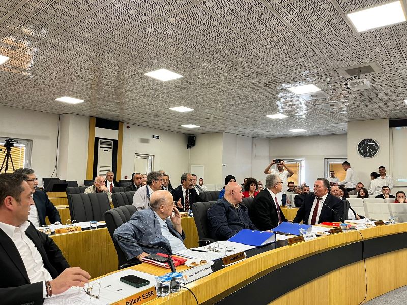 Belediye Meclisinde Gerginlik