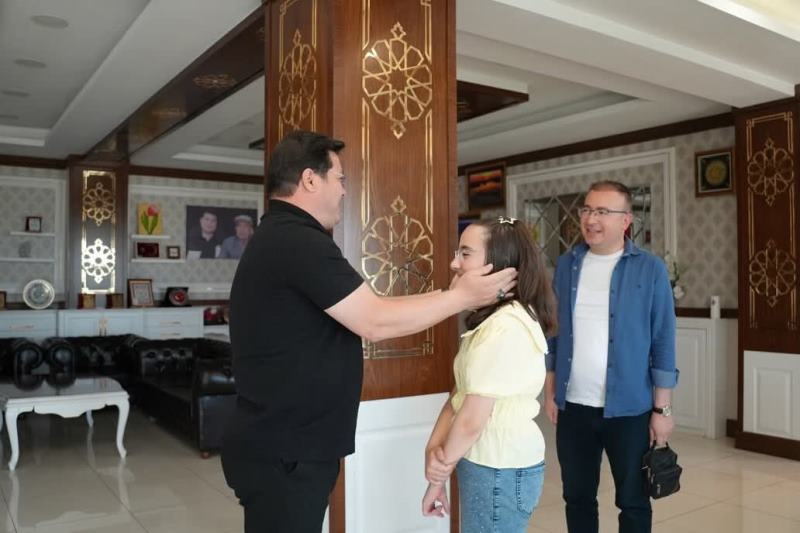 Bolvadin’in Gururu Hafsa Nur’a Başkan Aynacı’dan Ödül