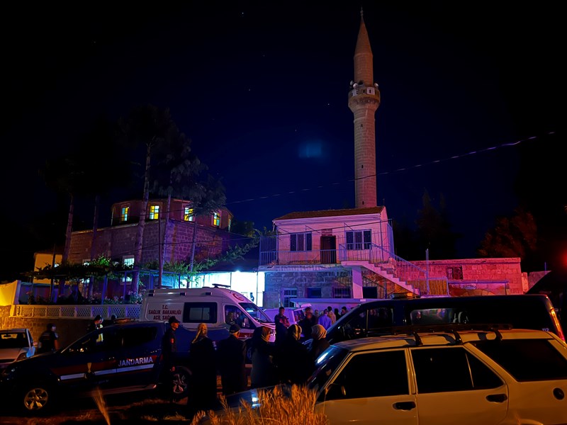 Cami Cemaatine Bıçaklı Saldırı: 2 Ölü!