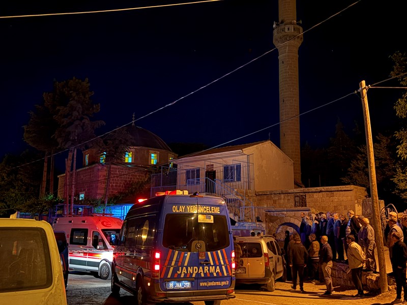 Cami Cemaatine Bıçaklı Saldırı: 2 Ölü!