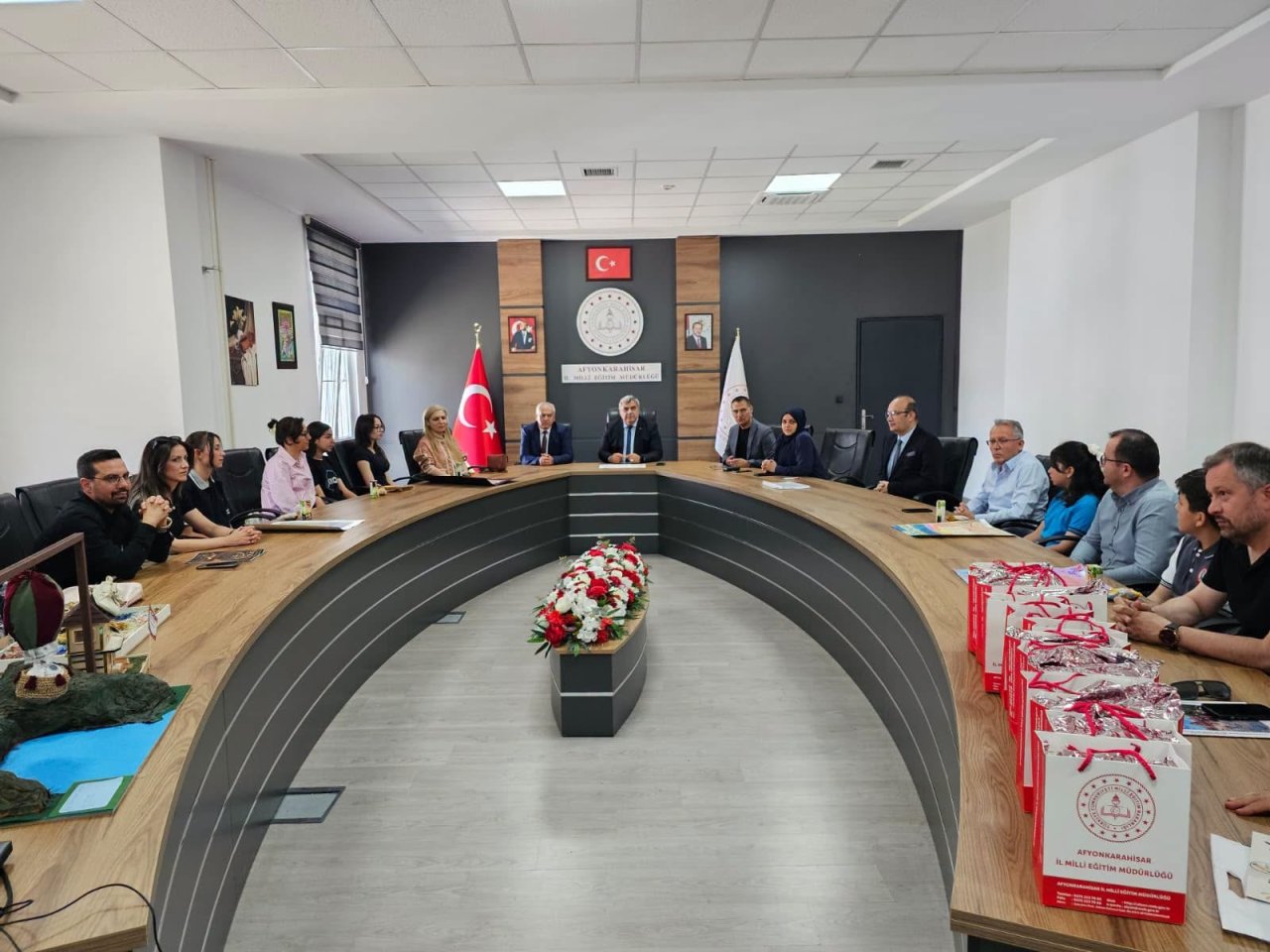 “Dilimizin Zenginlikleri” Projesinde Başarı Gösteren Öğrenciler Ödüllerini Aldı