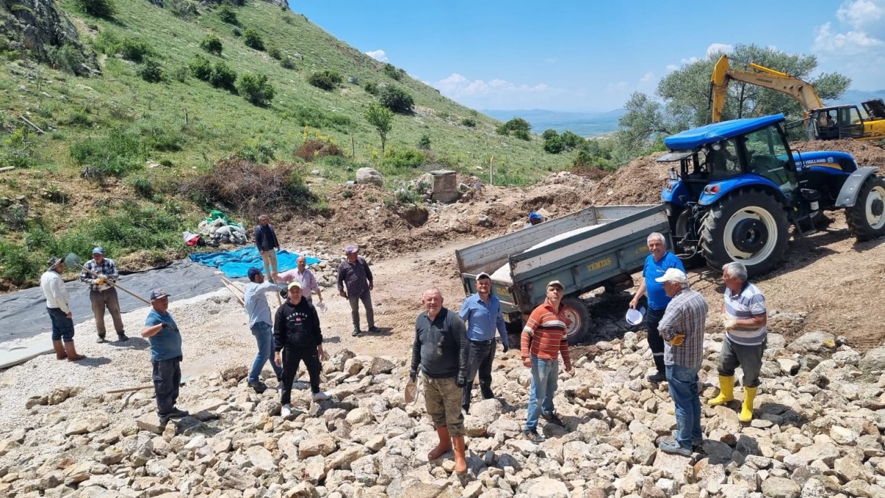 Dinar Kınık Köyü’nde Örnek Dayanışma: İçme Suyu Hattı İmece Usulüyle Yenilendi