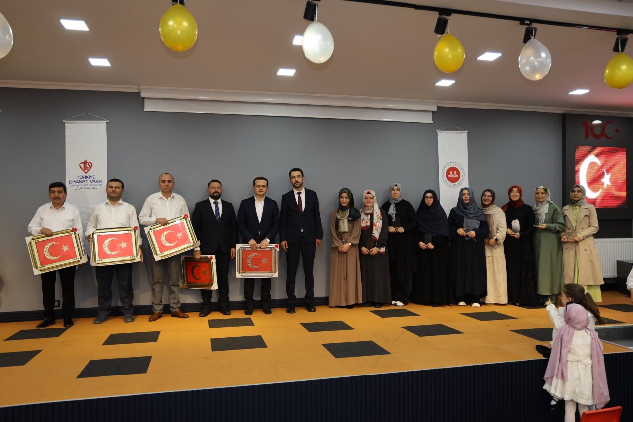 Dinar’da 4-6 Yaş Kur’an Kursları İçin Kapanış Programı Düzenlendi