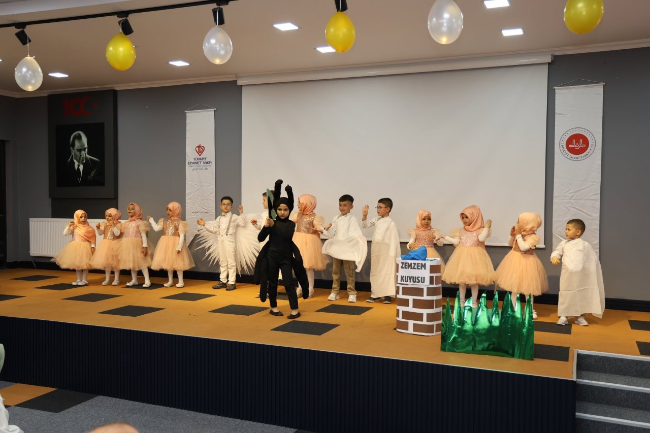 Dinar’da 4-6 Yaş Kur’an Kursları İçin Kapanış Programı Düzenlendi