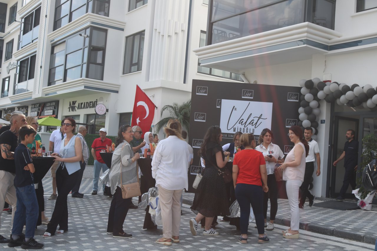 Dr. Valat Miroğlu Kliniğinin 1. Yılını, Davetlileriyle Kutladı