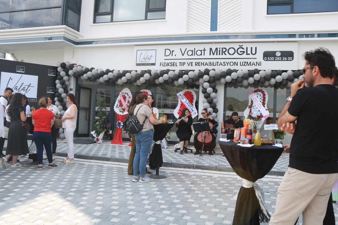 Dr. Valat Miroğlu Kliniğinin 1. Yılını, Davetlileriyle Kutladı