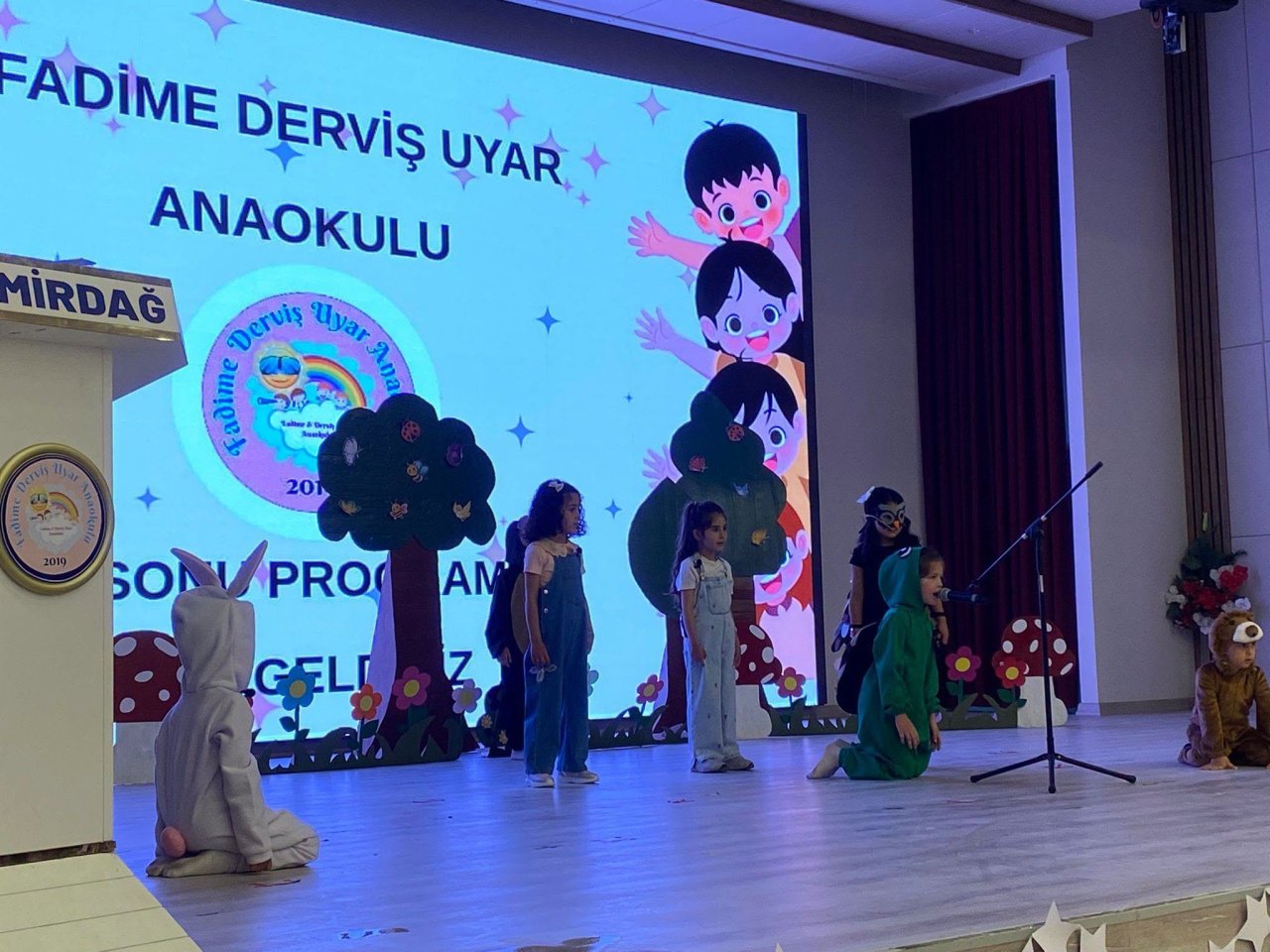 Emirdağ’da Anaokulu Mezuniyet Coşkusu: Minikler Belgelerini Serkan Koyuncu’nun Katılımıyla Aldı