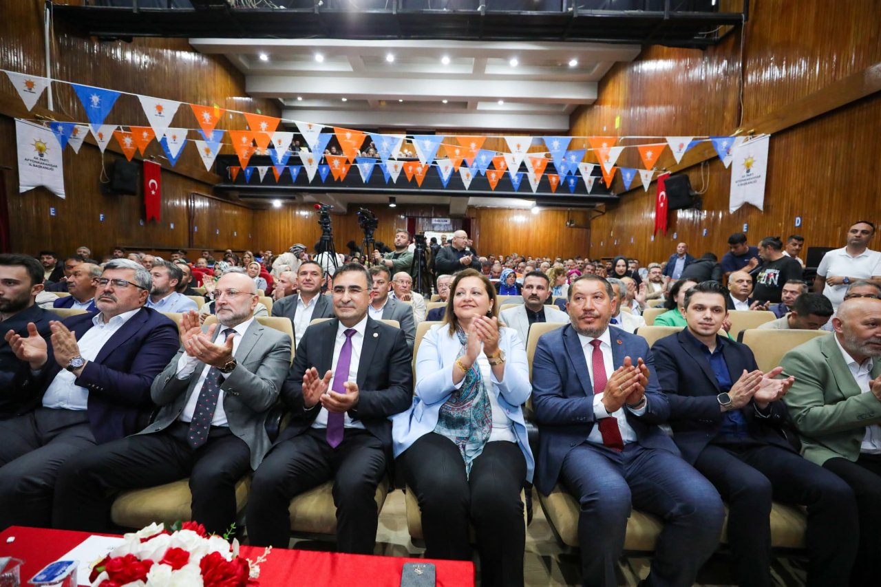 Burcu Köksal’a Büyük İlgi!