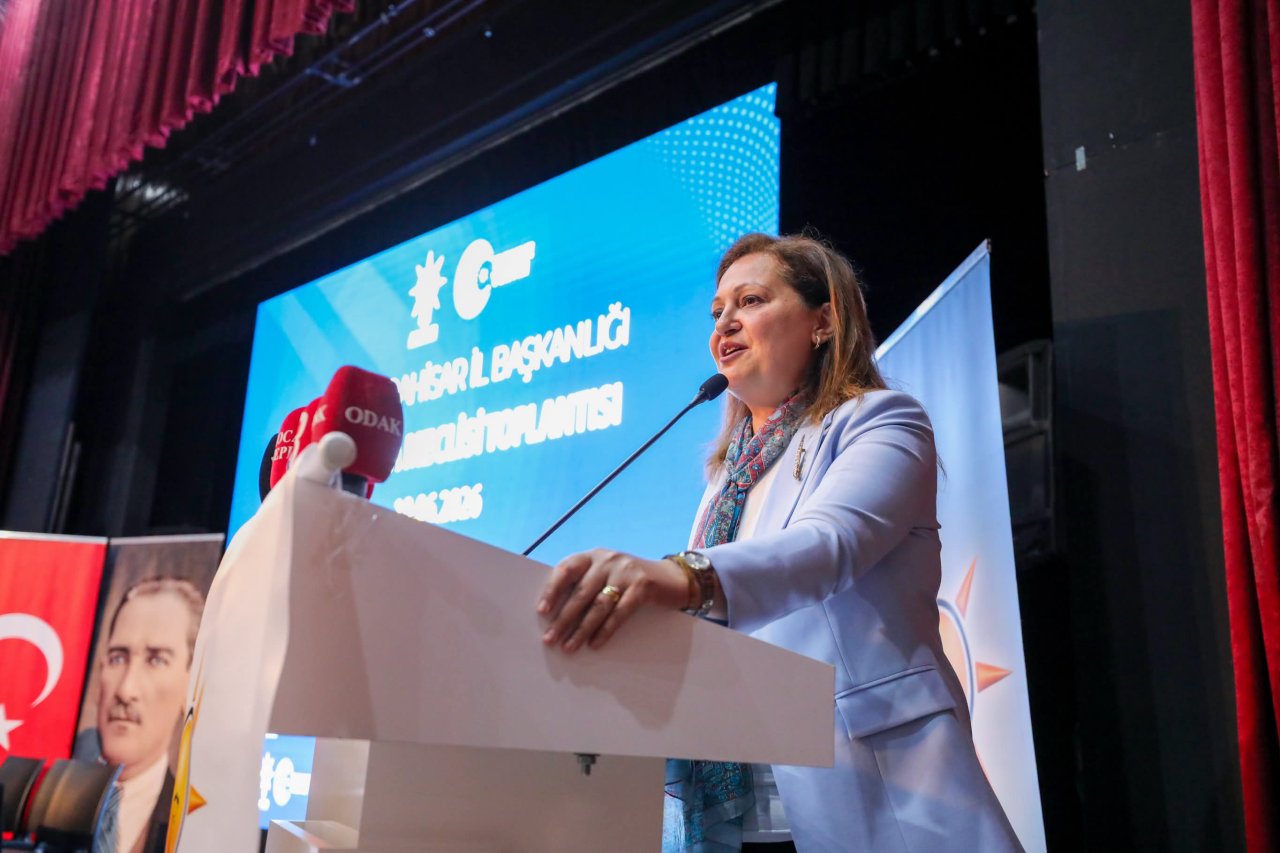 Burcu Köksal’a Büyük İlgi!
