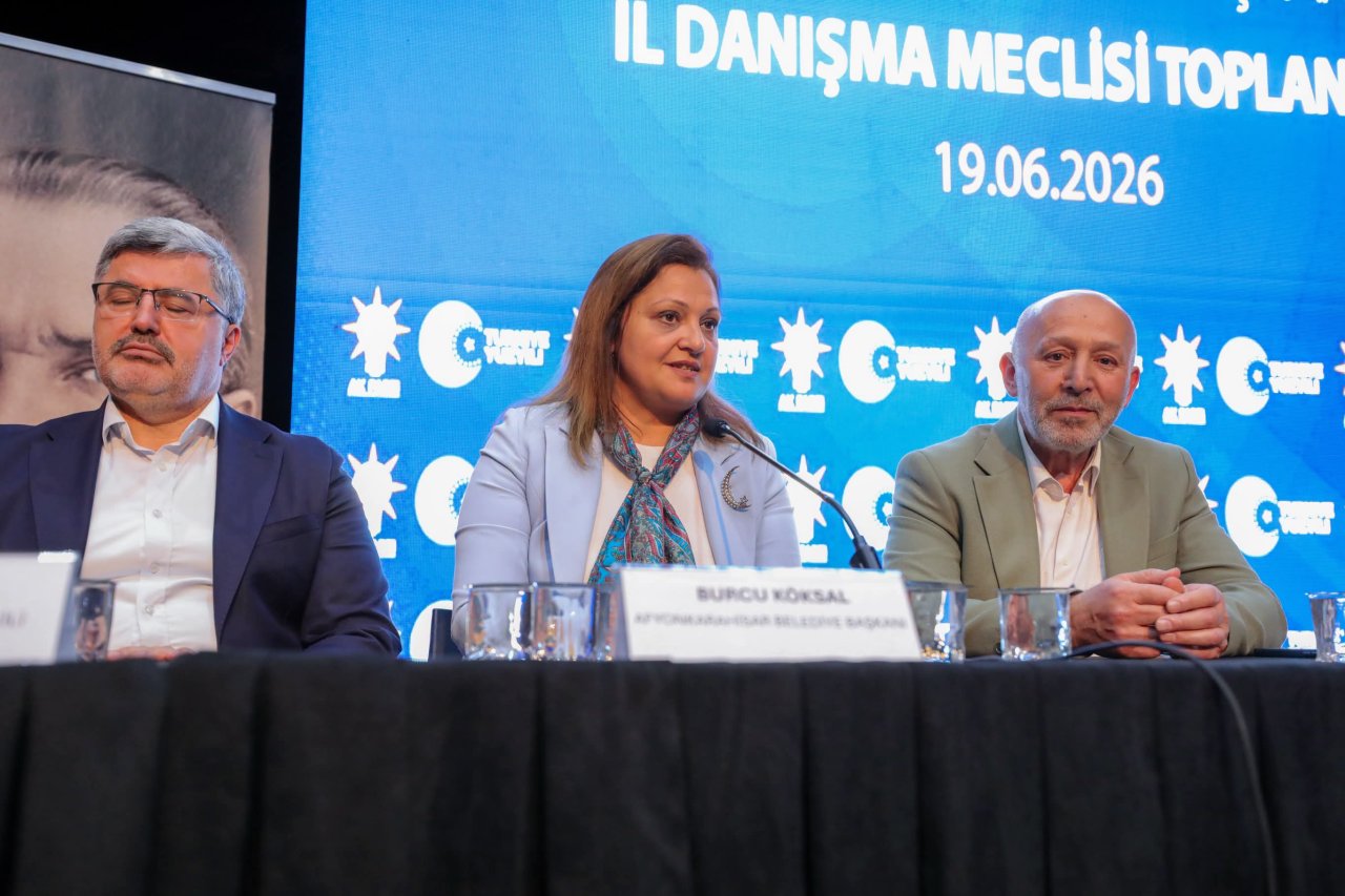 Burcu Köksal’a Büyük İlgi!