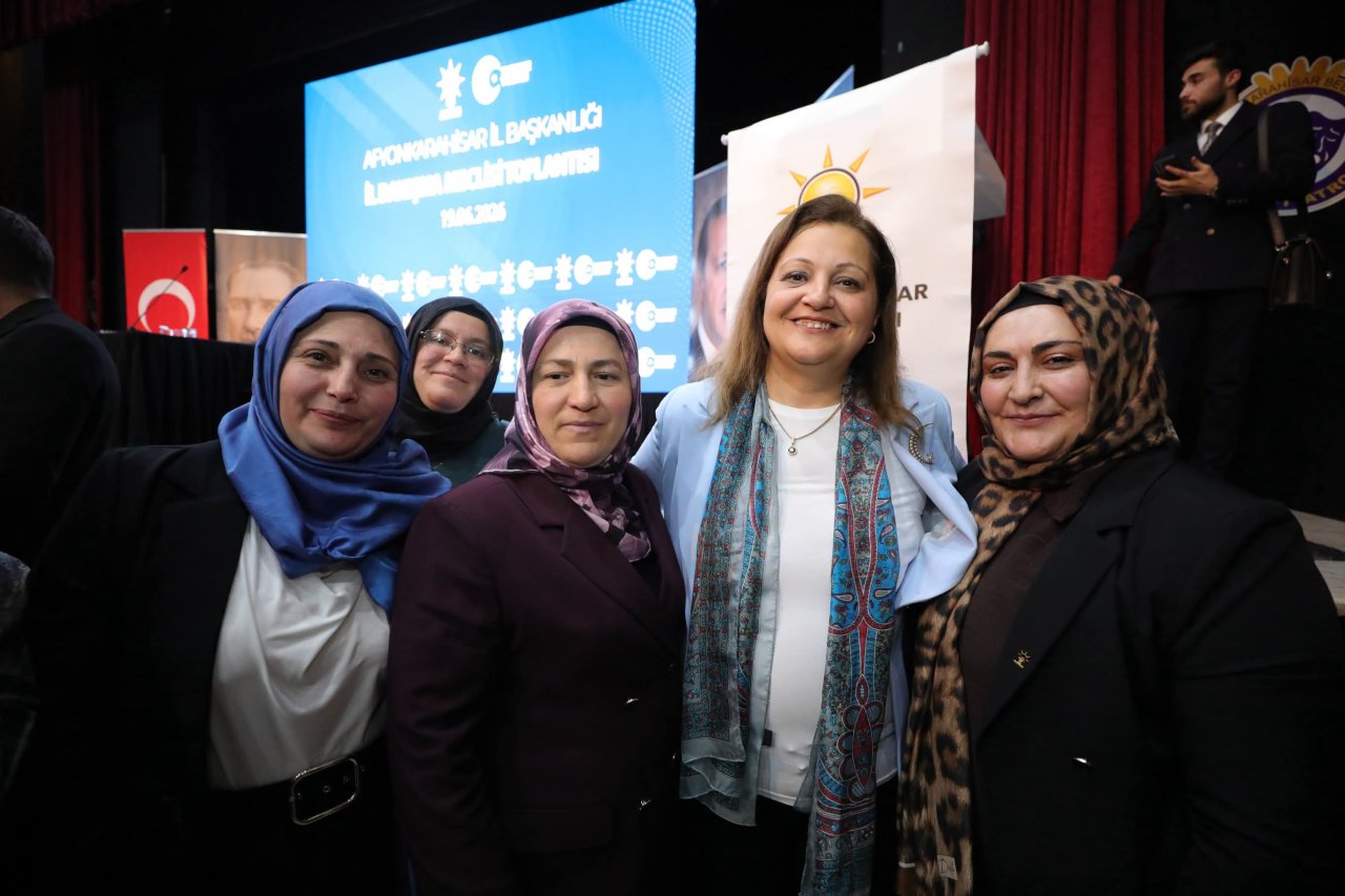 Burcu Köksal’a Büyük İlgi!