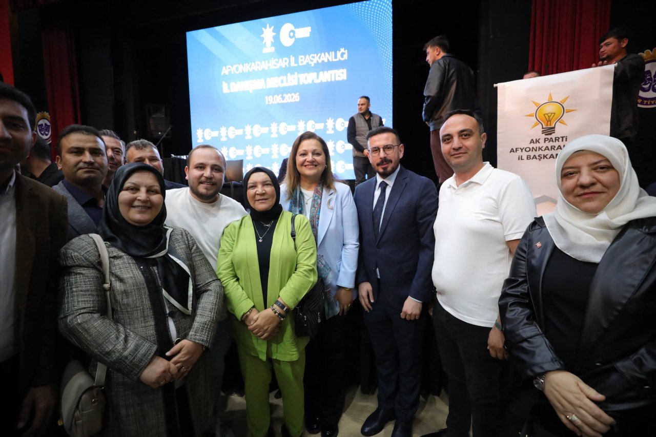 Burcu Köksal’a Büyük İlgi!