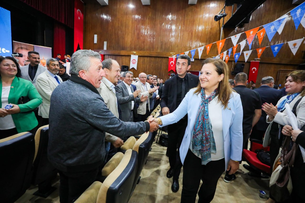 Burcu Köksal’a Büyük İlgi!