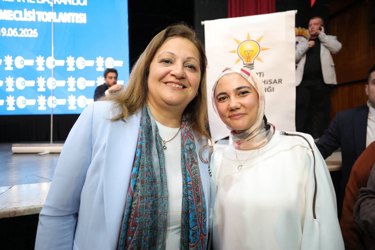 Burcu Köksal’a Büyük İlgi!