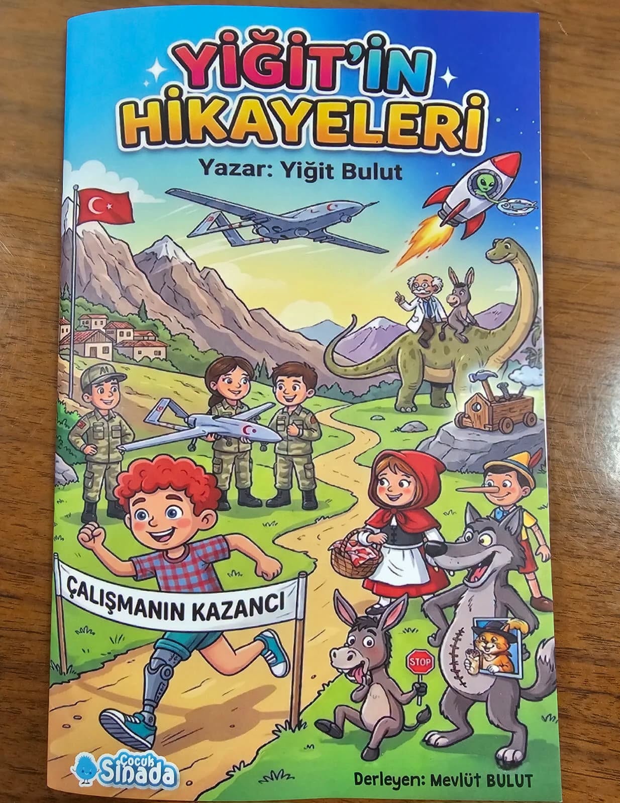 İlkokul Öğrencisi Yiğit Bulut’tan Büyük Başarı: Yazdığı Kitabı İl Müdürü Sünnetci’ye Takdim Etti