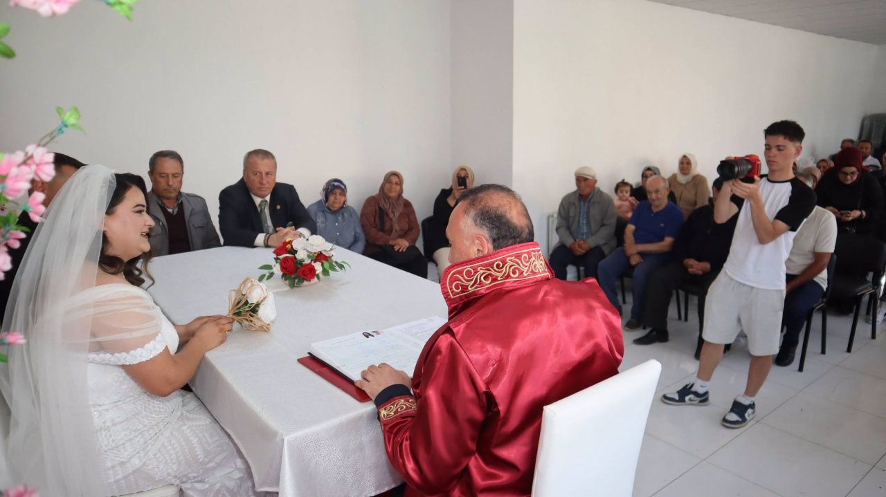 Milletvekili Olgun, Emre Serin ve Pınar Aysal’ın Nikâh Sevincine Ortak Oldu