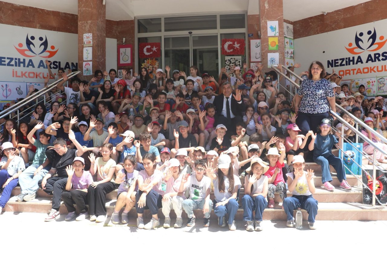 Müdür Sünnetci, Neziha Arslan Koleji Yıl Sonu Resim Sergisinin Açılışını Yaptı