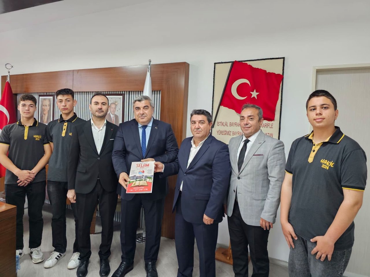 “Önce Selam Sonra Kelam” Dergisi İl Milli Eğitim Müdürü Sünnetci’ye Takdim Edildi