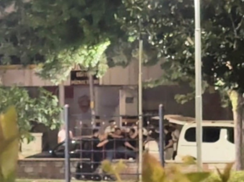 Parkta Çıkan Kavgada Tekme Tokatlar Havada Uçuştu