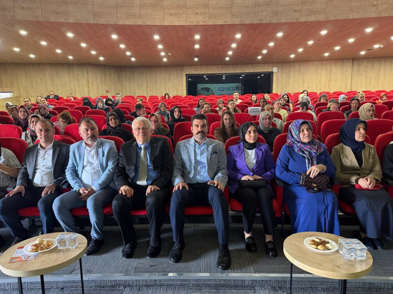 Sandıklı’da “Aile İçi İlişkiler ve Güven” Konferansı Düzenlendi