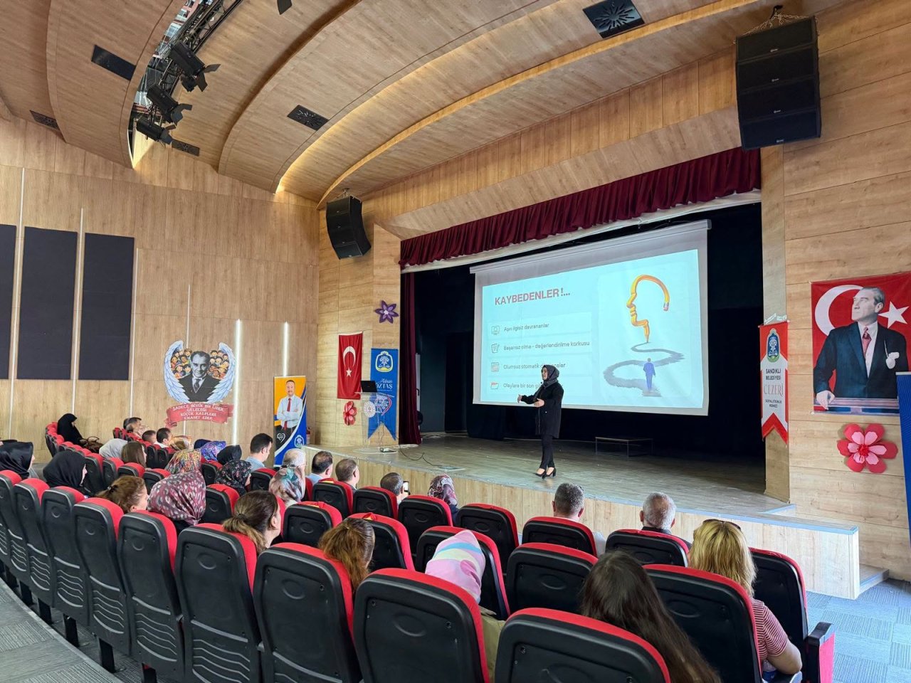 Sandıklı’da “Aile İçi İlişkiler ve Güven” Konferansı Düzenlendi