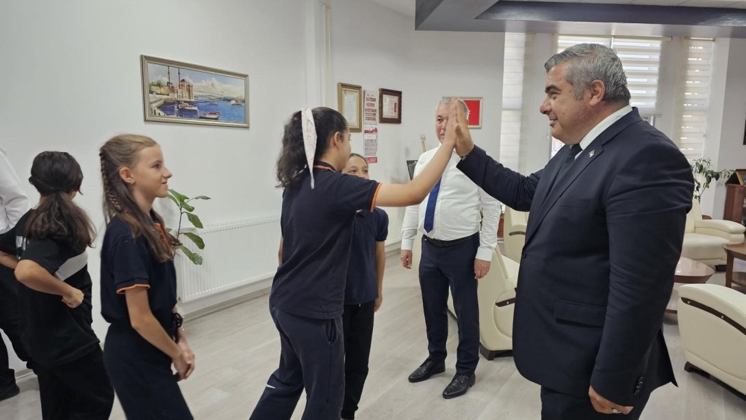 Türkiye Üçüncüsü Öğrencilerden, Müdür Sünnetci’ye Ziyaret