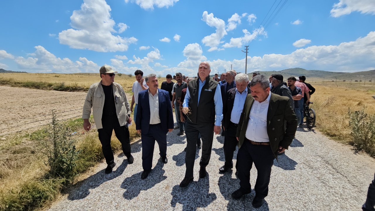 TZOB Genel Başkanı Şemsi Bayraktar Afyonkarahisar’da Afet Zararlarını İnceledi