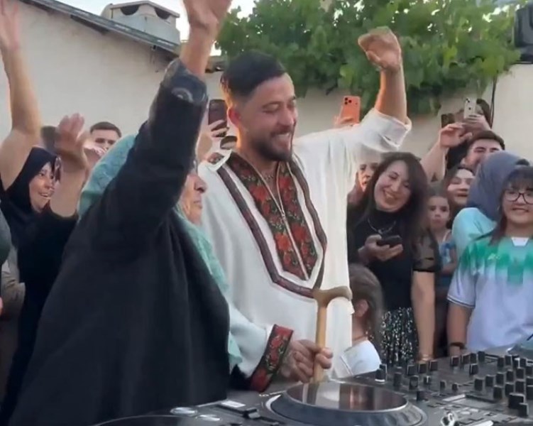 Ünlü DJ Köyünde Sahne Kurdu, Konser Verdi