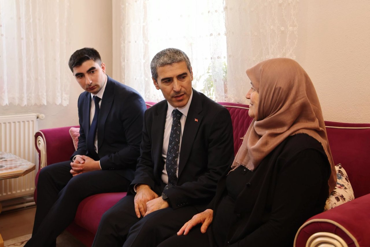 Vali Aktaş’tan Şehit Onur Çapan’ın Annesine Anlamlı Ziyaret