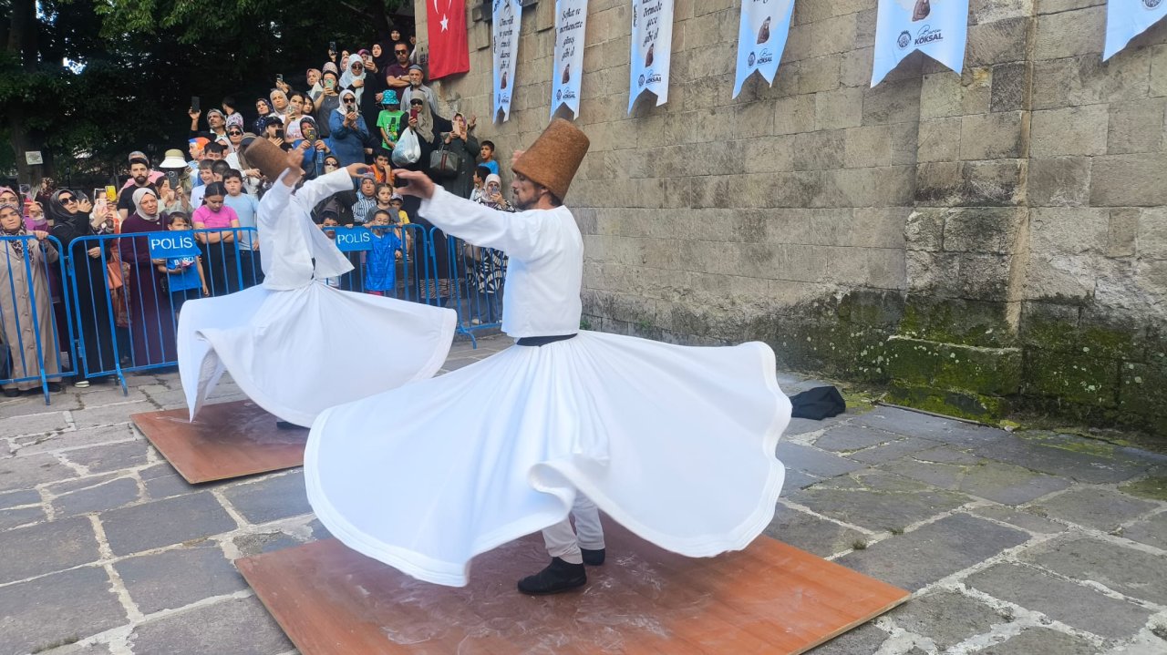 40 Hatimli Şifalı Aşure İçin  Mevlevi Camii'nde Dualar Edildi