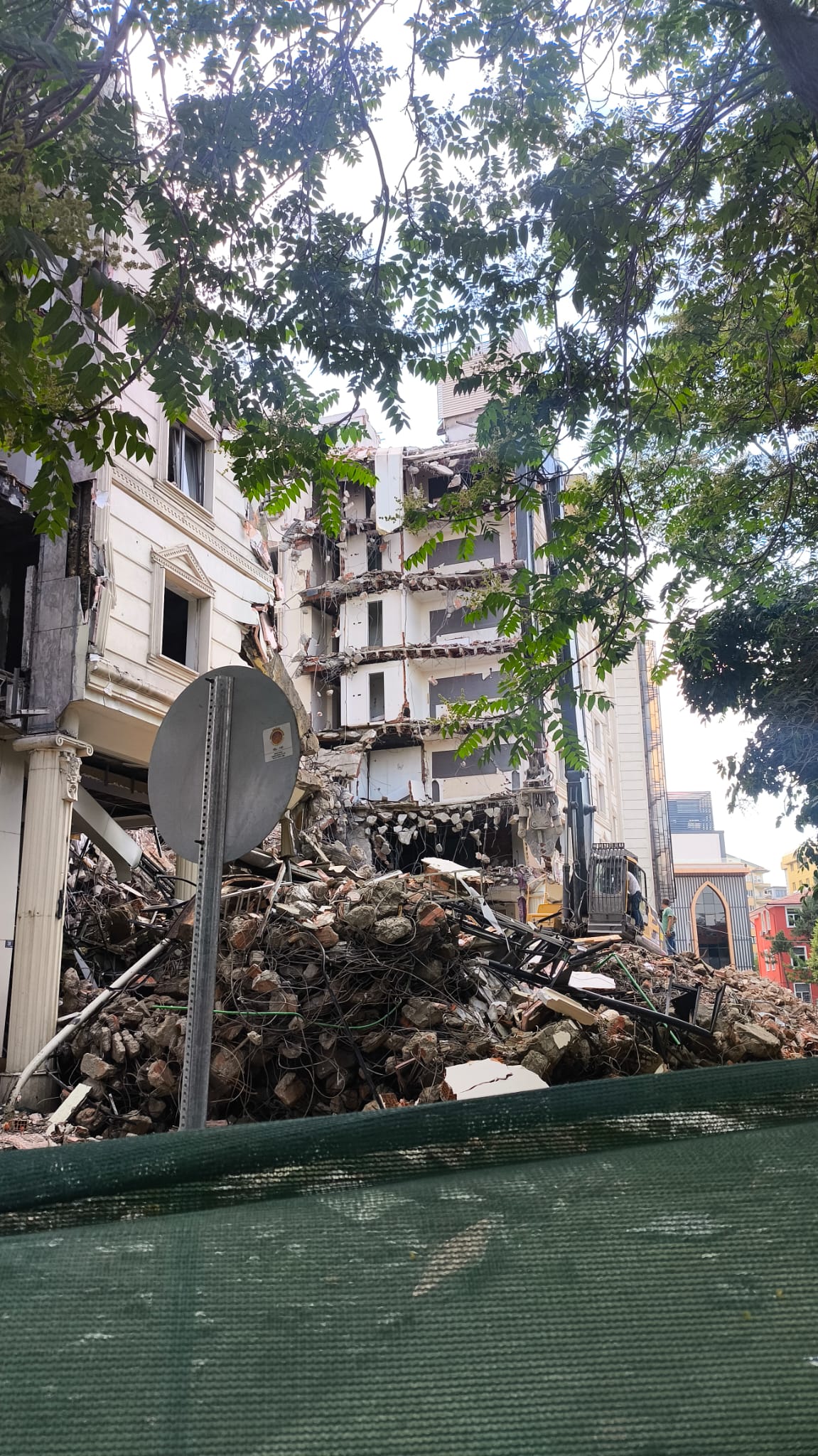 Afyon'un Bir Dönemine Veda! Hülya Sineması'nın İzlerini Taşıyan Efsane Bina Tarihe Karışıyor