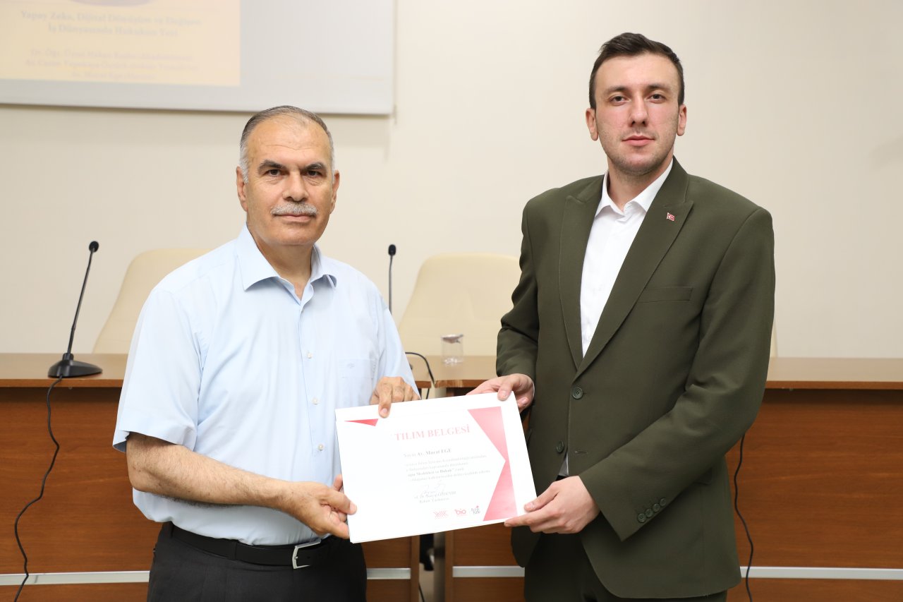 Akü’de “Geleceğin Hukuk Meslekleri” Söyleşisi: Yapay Zekâ Hukukçuların Yerini Alacak Mı?