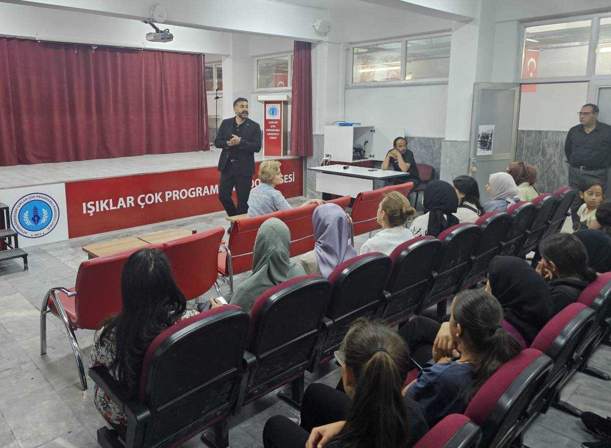 AFSÜ’den Liseli Gençlere “Yapay Zeka Çağında Kariyer” Rehberliği