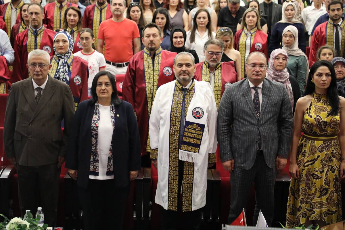 AFSÜ Tıp Fakültesi’nde Mezuniyet Gururu: 179 Genç Hekim Meslek Hayatına Adım Attı
