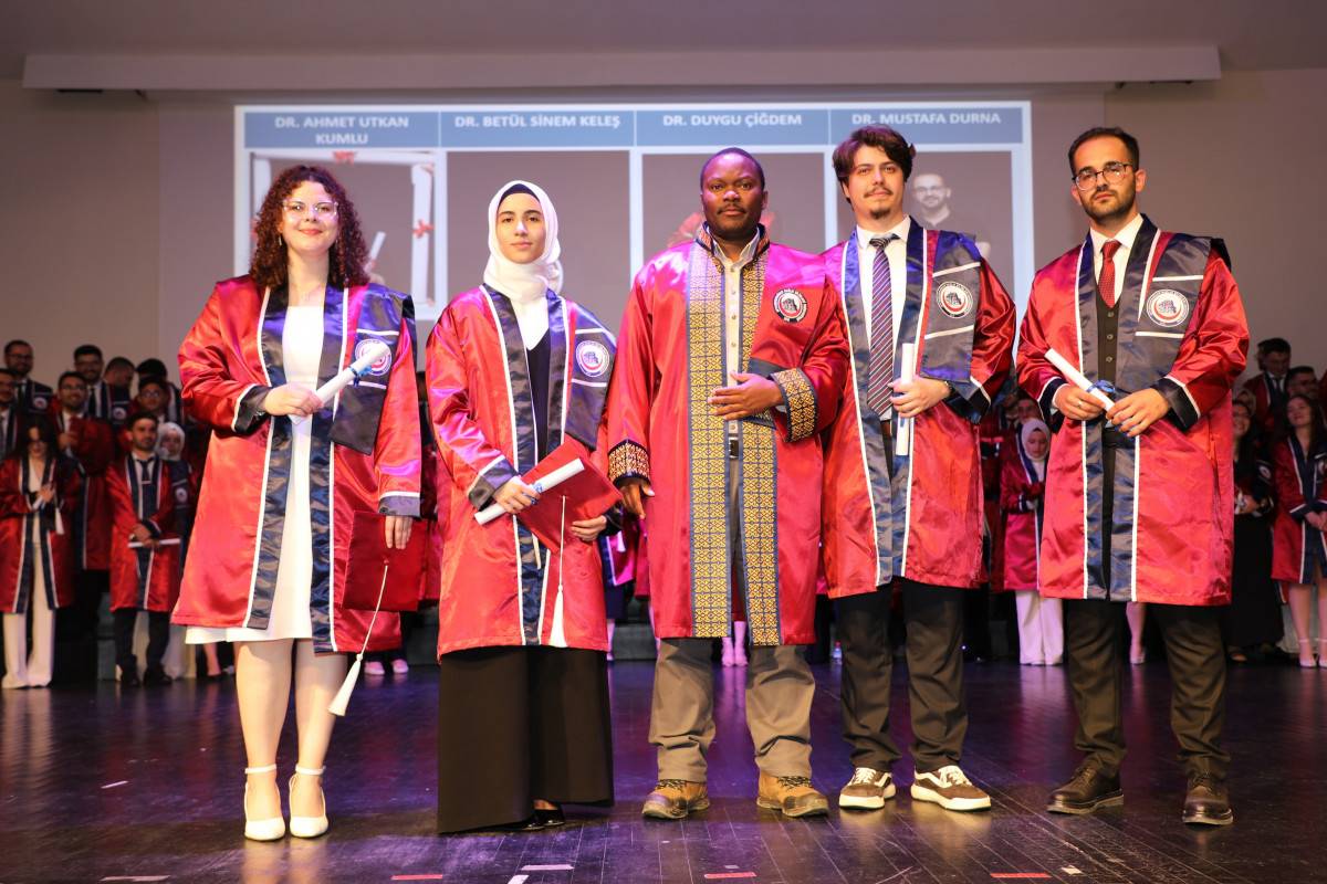 AFSÜ Tıp Fakültesi’nde Mezuniyet Gururu: 179 Genç Hekim Meslek Hayatına Adım Attı
