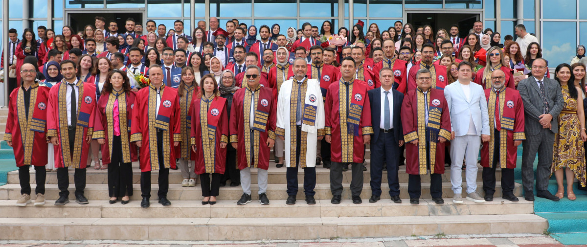 AFSÜ Tıp Fakültesi’nde Mezuniyet Gururu: 179 Genç Hekim Meslek Hayatına Adım Attı