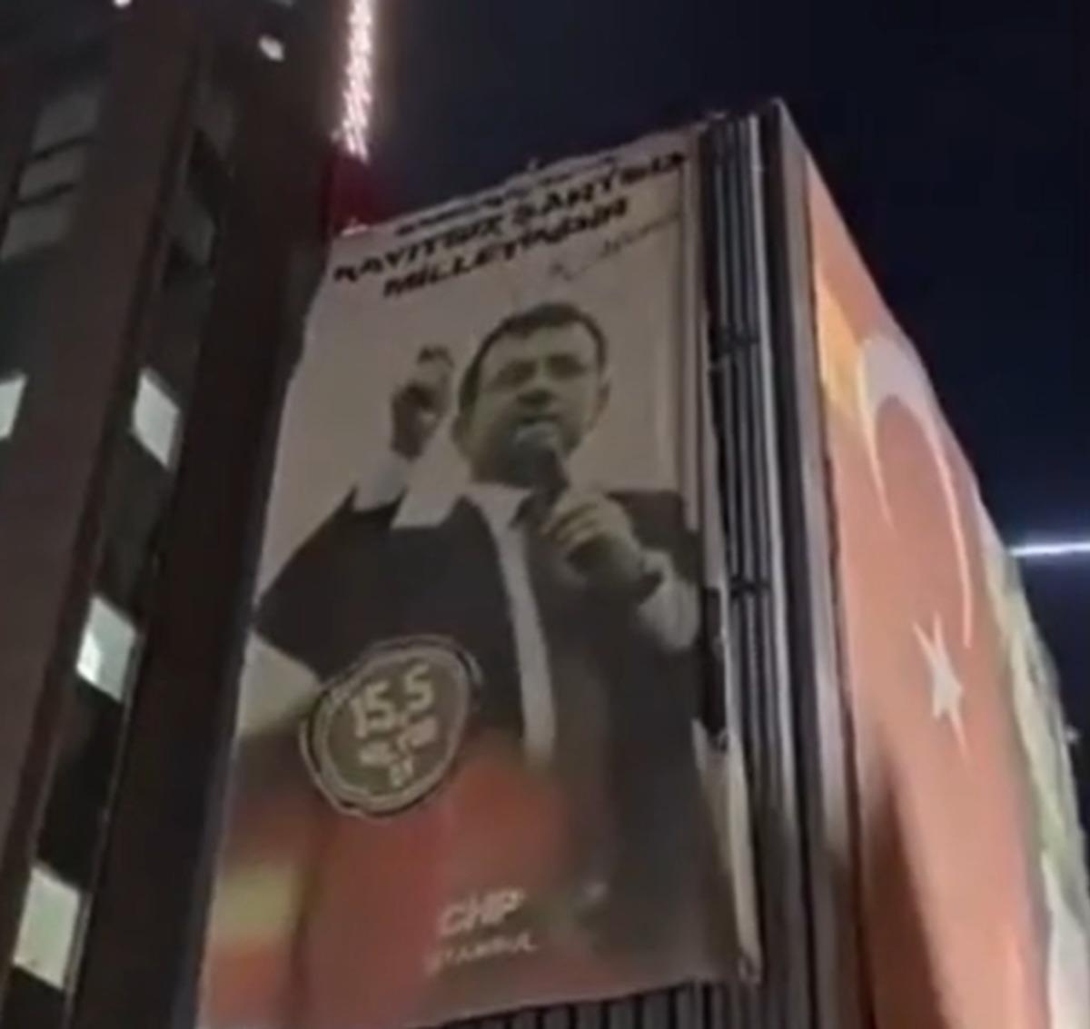 CHP'de Poster Savaşı! İstanbul İl Binasında Polis Müdahalesi, Tansiyon Zirveye Çıktı