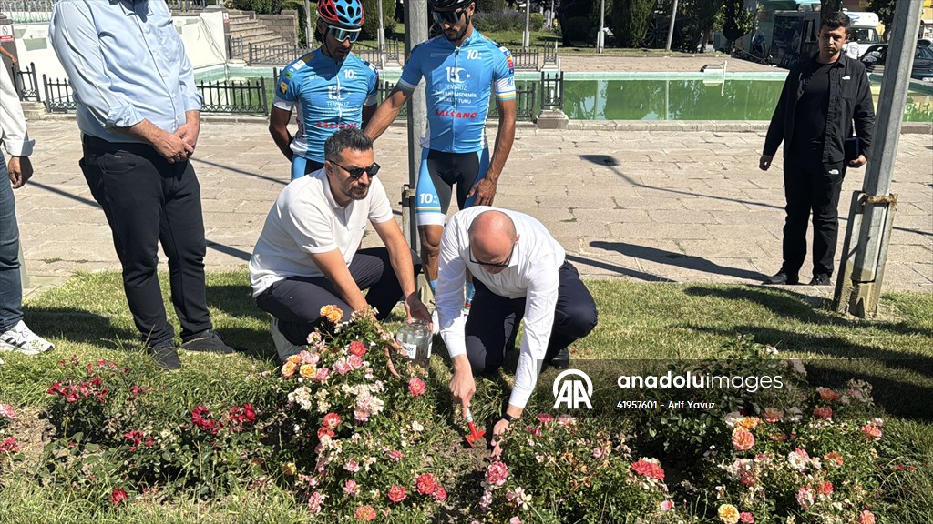 Şehit Ömer Halisdemir Bisiklet Turu Afyonkarahisar’a Ulaştı: 15 Temmuz Ruhu Pedallarla Taşınıyor