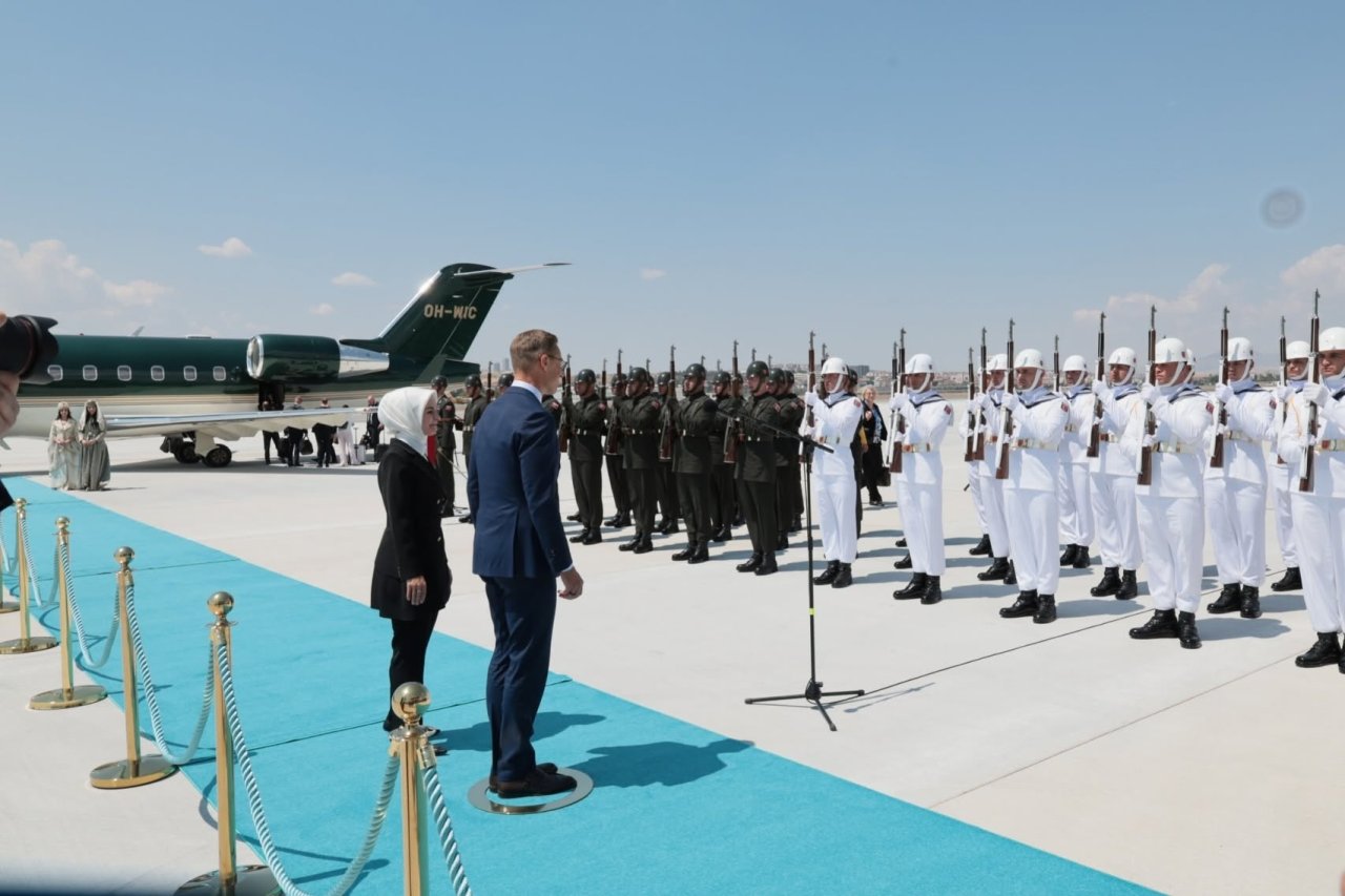 Bakan Göktaş, NATO Zirvesi İçin Türkiye’ye Gelen Finlandiya Başbakanı Orpo’yu Karşıladı