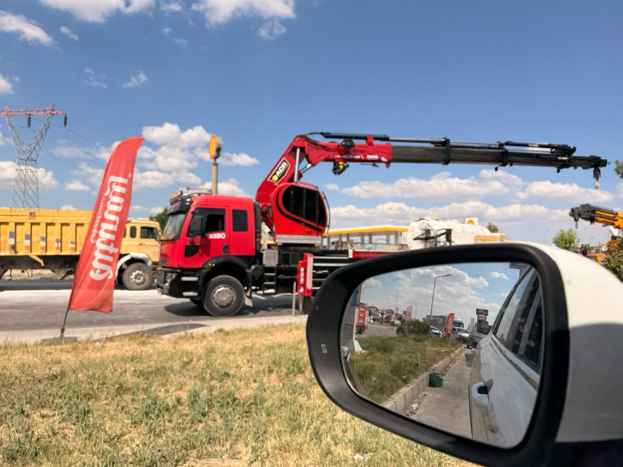 Afyon’da Feci Kaza! Mermer Çamuru Yüklü Tanker Devrildi, Trafik Saatlerce Durdu