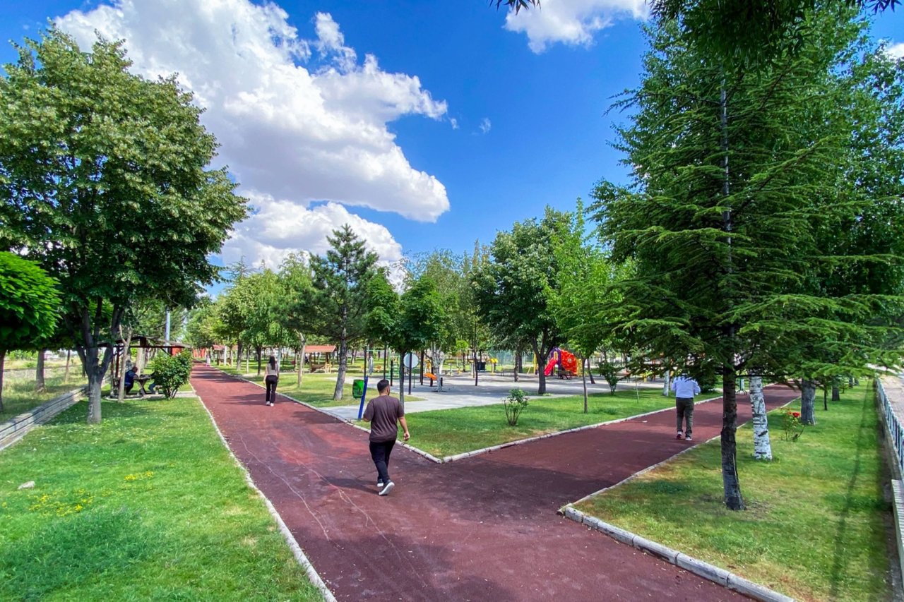 Afyonkarahisar Belediyesi Parkları Yeniliyor: Modern ve Daha Yaşanabilir Alanlar Oluşturuluyor