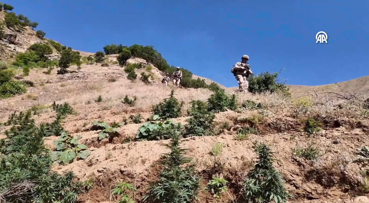 Afyonkarahisar Merkezli Büyük Operasyon! Jandarma Uyuşturucu Tacirlerine Göz Açtırmadı